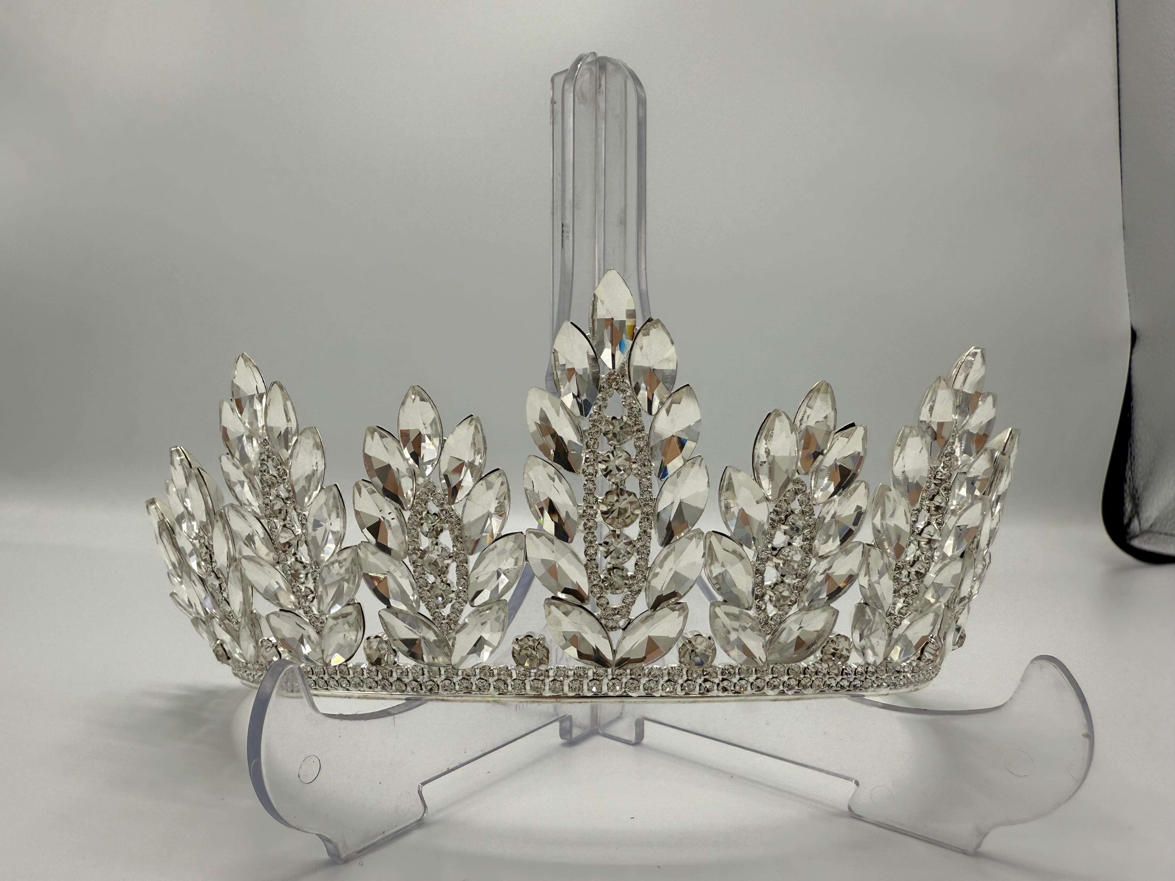 Leaf-Shaped Embellished Sultan Crown - 1